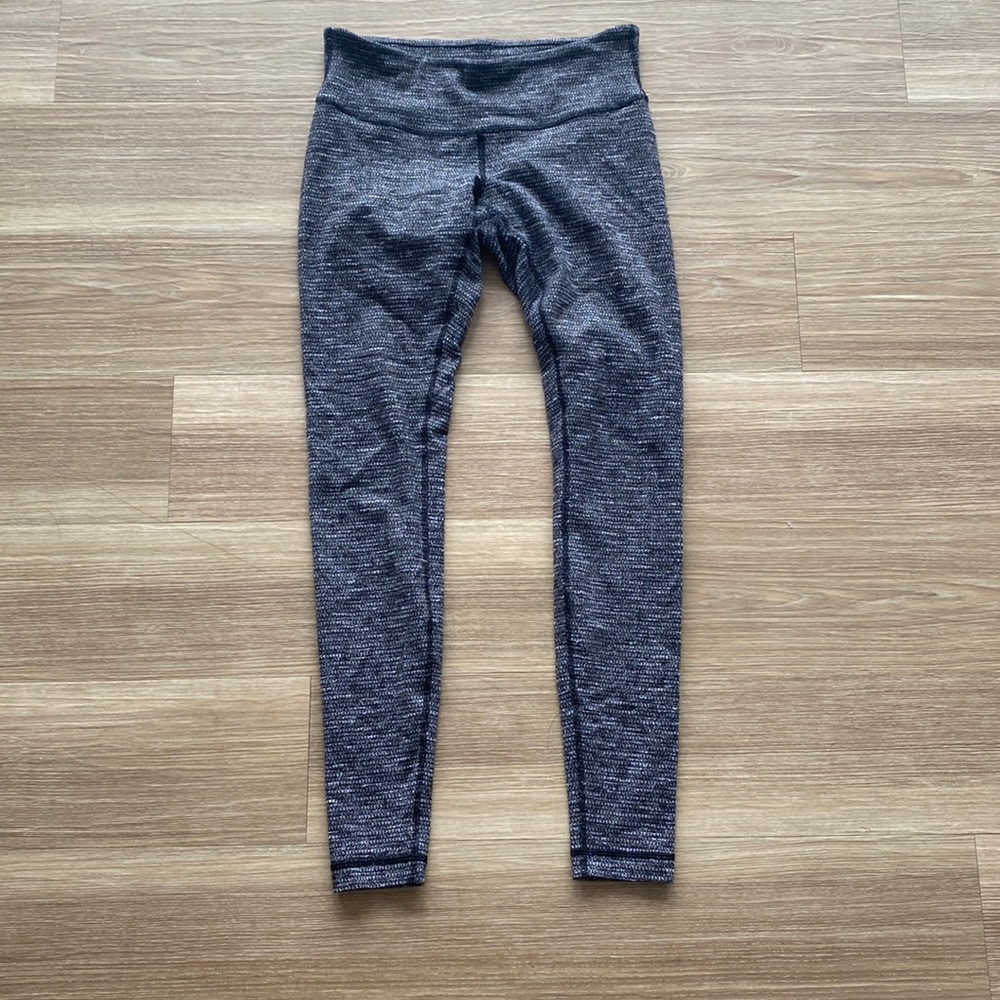 Black/gray textured leggings. Lululemon size 6